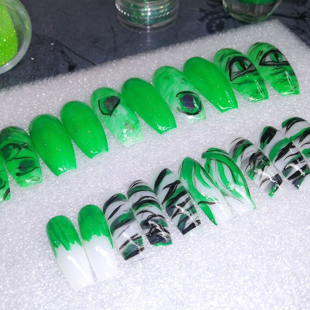 3D 💚 Monster Eyes 👀 Press on Nails